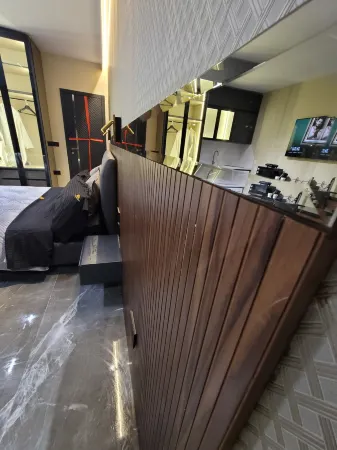 La Mirage Suites & Apartments Отели рядом с достопримечательностью «Postbllok - Checkpoint Monument»