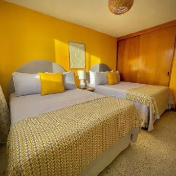 Casa 96 Hotels near Zona 12