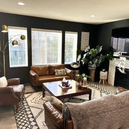 Central Tacoma Homestay with Breakfast Included -Private Room-