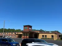 Posh Inn & Suites - parking