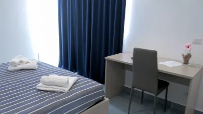 Naxos Laguna Beach Hotel di 