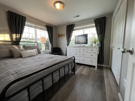 Comfortable home near Outlets, Wineries and Tulip Festival