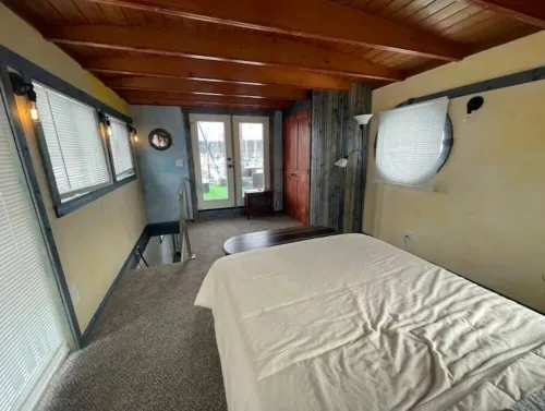 Delightful 1- bedroom floating home w free parking 올림피아 호텔