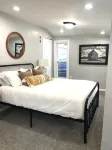 Cozy lakeside cottage near Downtown Hotels in Brighton