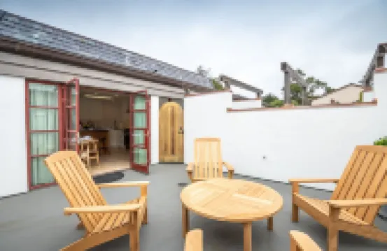 Carmel-By-The-Sea~~   Corner of Mission & 7th. ~~    2 Bedroom Luxury Apartment