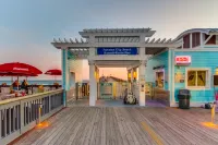 Comfortable & clean, Gulf-front getaway with pools, hot tub & beach access Hotels in Bay County