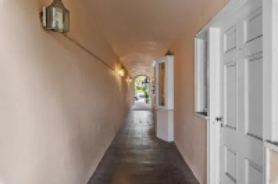 Charming Courtyard and Walkable Downtown Access - Unique Hideaway