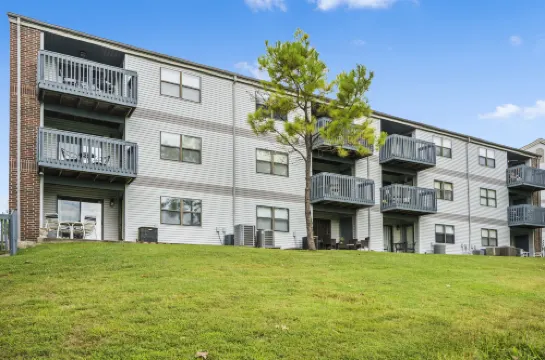 Scenic Golf Course View with Resort Amenities - Serene Retreat