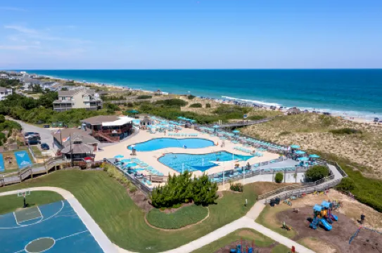 Private Pool and Rec Room - Stunning Beach Haven