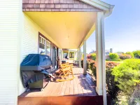 Gorgeous Patio Oasis and Community Pool - Charming Retreat