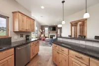 Breathtaking Mountain Vistas and Cozy Patio - Spacious Retreat Hotels in Granby