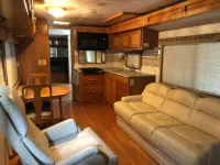 Private 1-Bedroom RV with Full Hookups and Direct Bus to NYC Manhattan Only 2 Blocks Away Hotels in Linden