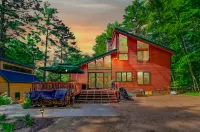 Exclusive Lake Access and Arcade Paradise - Charming Enchanting Hotels in Madison