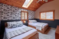 Charming Chalet with Hot Tub and Fire Pit - Serene Mountain Escape