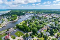 Charming Lakeside Escape with Spacious Outdoor Oasis - Inviting Retreat Các khách sạn ở South Haven