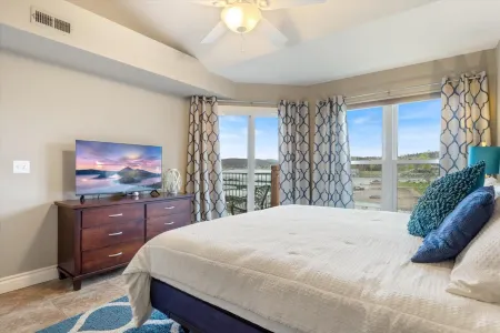 Stunning Views and Two Pools - Inviting Family Retreat Отели в г. Осеола Тауншип