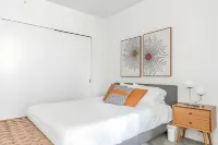 The Sophari 1BR Experience:Modern Living|Pool+Gym