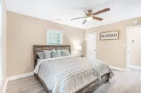Charming Retreat - Stylish Space, Central A/C, Yard, Balcony Hotels in DeKalb County