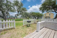Stylish Cottage with Spacious Loft - Inviting Coastal Retreat