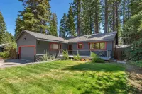 Private Backyard with Gas Firepit and BBQ - Bright Tranquil Retreat