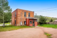 The Conductor's Cabin - Unit 1 in Cripple Creek - Charming Historic Home, 4BR, 2BA, Sleeps 8, WiFi