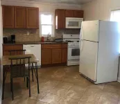 Private 2-bed house with free parking and 15-min walk to direct NYC Manhattan train Hotels in Woodbridge Township