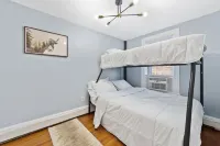 Beautifully Furnished with Private Backyard - Charming Cozy Retreat