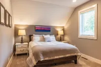 Rare Find|Lakefront Cabin w/ TWO Master Suites Hotels in Portage Township