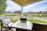 Lake Access and Rustic Elegance - Stunning Modern Haven