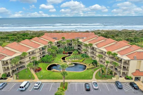 Full Oceanfront View and Access to Pool and Hot Tub - Stunning Coastal Retreat