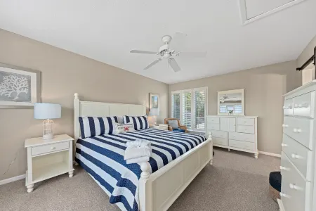 Scenic Golf and Lagoon Views with Modern Amenities - Charming Villa Retreat