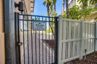 Beach Access and Heated Pools - Beautiful Coastal Oasis Hotels in Bradenton Beach