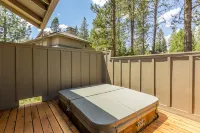 Private Hot Tub and Scenic View - Luxurious Family Haven