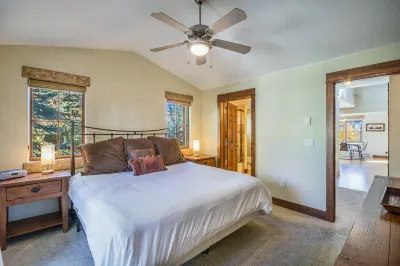 Community Hot Tubs and Cozy Gas Fireplace - Inviting Mountain Retreat Hotels near Emerald Mountain