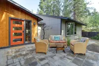Hot Tub, Fenced Yard, AC, Pet-Friendly in Valhalla--Best Neighborhood in Bend