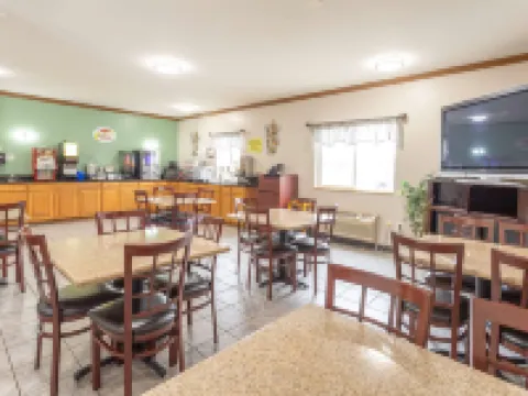 Super 8 by Wyndham Big Rapids Hotels in Mecosta County