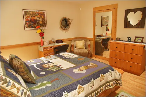 Tranquil Haven - Private Hot Tub, Quiet Setting Hotels in Big Sky