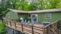 Spacious Deck Overlooking Breathtaking Views - Charming Cottage