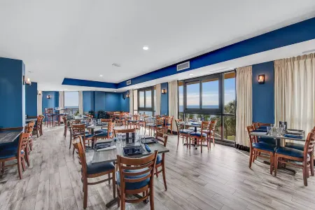 Stunning Ocean Views and Cozy Living Space - Exquisite Coastal Retreat Отели рядом с достопримечательностью «Myrtle Beach Convention Center»