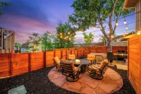 Retro Guest Suite with private Hot Tub 10 min to Red Rocks, Denver, and Golden.