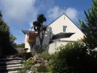 Contemporary villa in Le Pouliguen, 150m from the wild coastline Các khách sạn ở Le Pouliguen