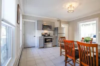 Cozy 3BR - Pet Friendly - Near Portland - Parking