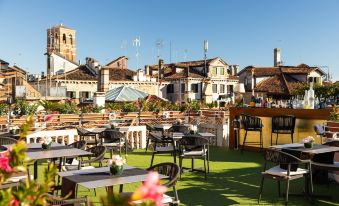 Hotel A la Commedia