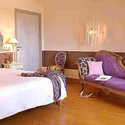 Le Relais Louis XI Rooms