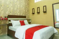 RedDoorz Near Benteng Van Den Bosch Hotel dekat UD. Dimensi Group