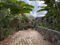 Villa Melanting Hotels near Warung GITA