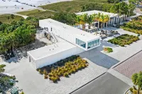 Beach Club at Siesta Key Poolside D