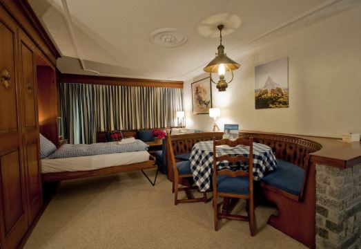 아파트먼트 블라우허드