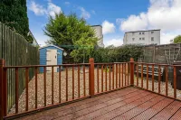 Centrally Situated 1 Bedroom House in Cumbernauld Hotels near St Joseph's Roman Catholic Church : Cumbernauld