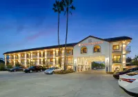 Hotel Huntington - Pools